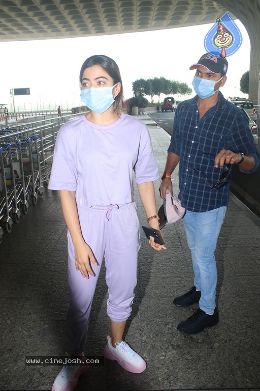 Rashmika Spotted at Airport - 18 / 18 photos