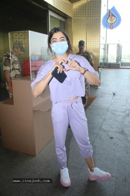 Rashmika Spotted at Airport - 15 of 18