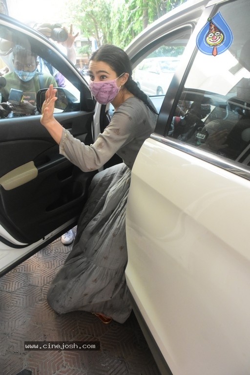 Sara Ali Khan Spotted in Gym - 2 / 14 photos