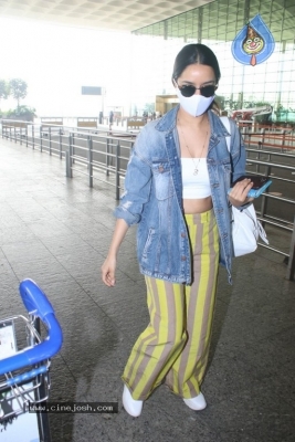 Shraddha Kapoor Spotted At Airport  - 6 of 10
