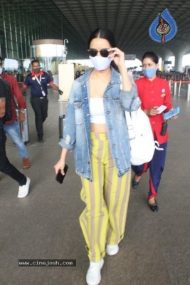 Shraddha Kapoor Spotted At Airport  - 8 of 10