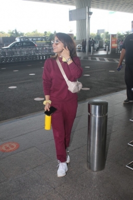 Shweta Tripathi Spotted At Airport - 2 of 13
