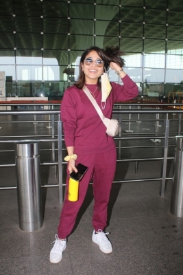 Shweta Tripathi Spotted At Airport - 12 of 13