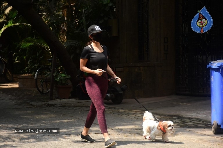 Sophie Choudhary Spotted In Bandra - 5 / 11 photos
