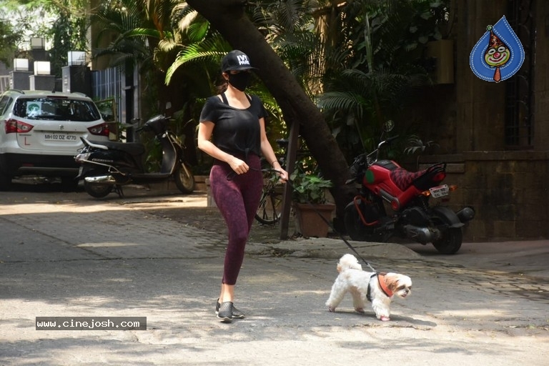 Sophie Choudhary Spotted In Bandra - 6 / 11 photos