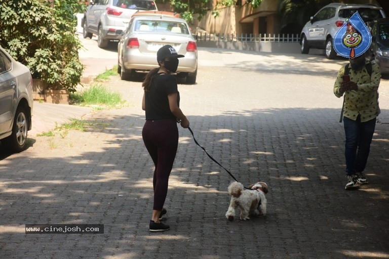 Sophie Choudhary Spotted In Bandra - 8 / 11 photos