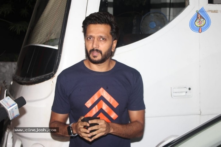 Tamanna And Ritesh Shoot In Andheri - 7 / 16 photos