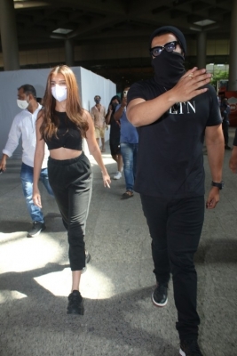 Tara Sutaria - Arjun Kapoor Spotted At Airport - 1 of 15