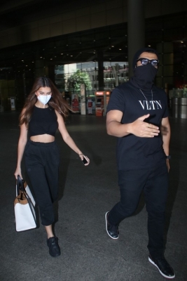 Tara Sutaria - Arjun Kapoor Spotted At Airport - 5 of 15