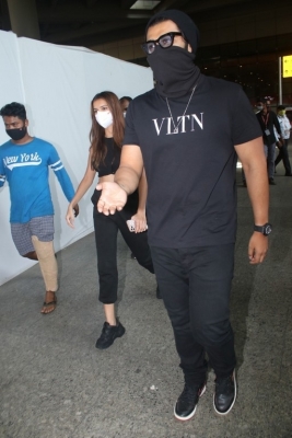 Tara Sutaria - Arjun Kapoor Spotted At Airport - 6 of 15