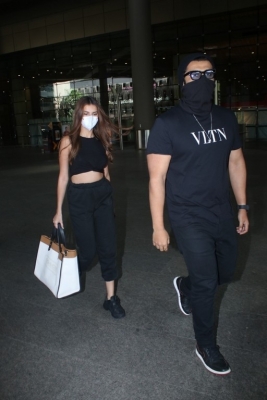 Tara Sutaria - Arjun Kapoor Spotted At Airport - 7 of 15