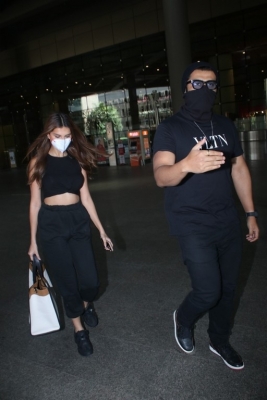 Tara Sutaria - Arjun Kapoor Spotted At Airport - 12 of 15