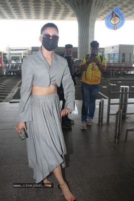 Urvashi Rautela Spotted At Airport - 17 of 21