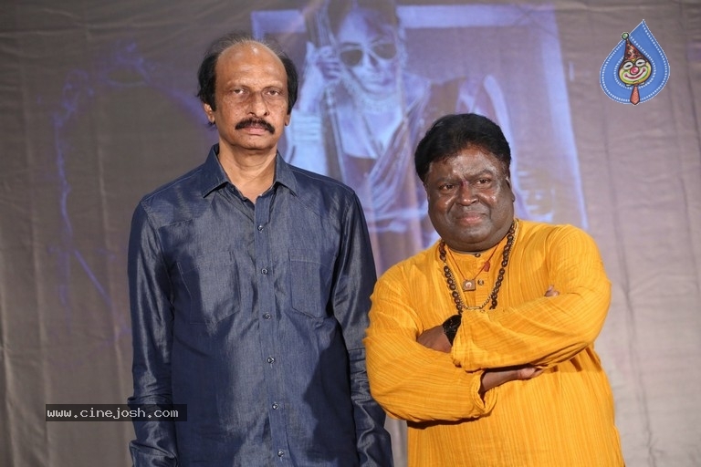B com Lo Physics Press Meet - 7 / 12 photos
