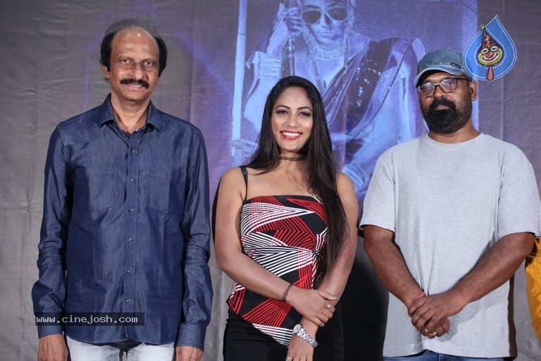 B com Lo Physics Press Meet - 9 / 12 photos