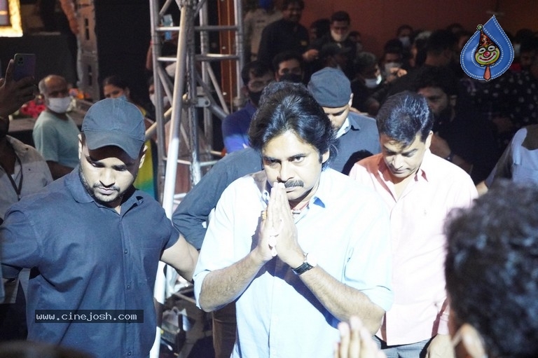 Vakeel Saab Pre Release Event - 37 / 93 photos