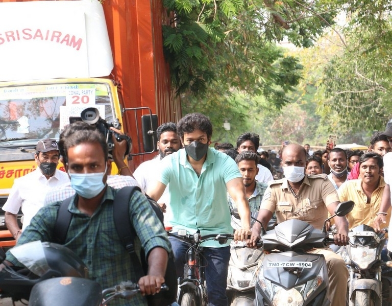 Celebrities casting vote in TN Elections - 3 / 35 photos