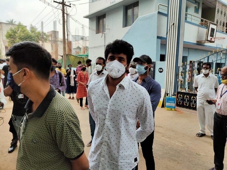 Celebrities casting vote in TN Elections - 4 / 35 photos