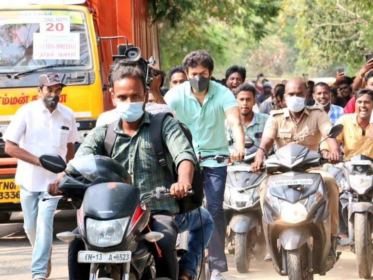 Celebrities casting vote in TN Elections - 7 / 35 photos