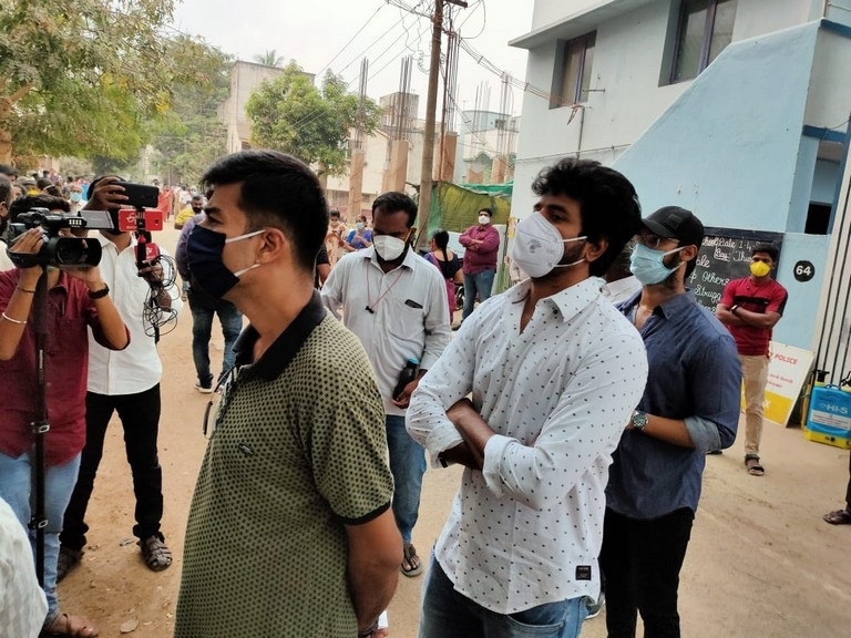 Celebrities casting vote in TN Elections - 8 / 35 photos