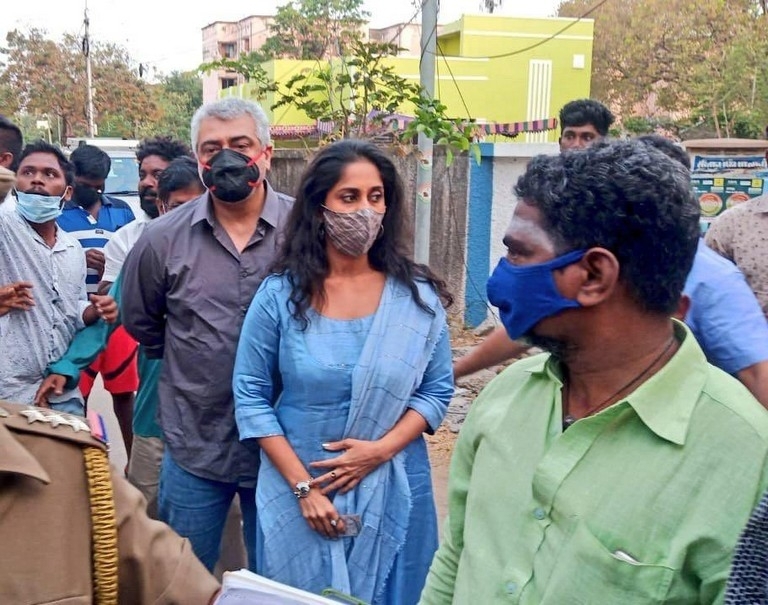 Celebrities casting vote in TN Elections - 10 / 35 photos