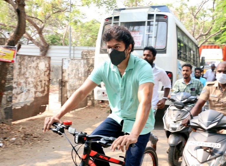 Celebrities casting vote in TN Elections - 23 / 35 photos