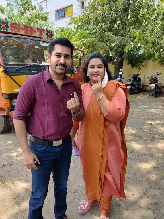 Celebrities casting vote in TN Elections - 26 / 35 photos