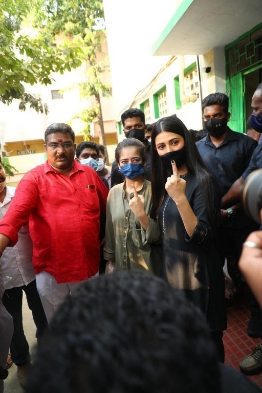 Celebrities casting vote in TN Elections - 29 / 35 photos