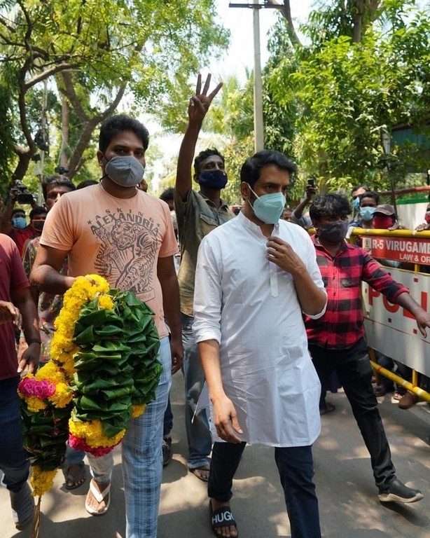 Celebs Condolences to Actor Vivek - 1 / 34 photos