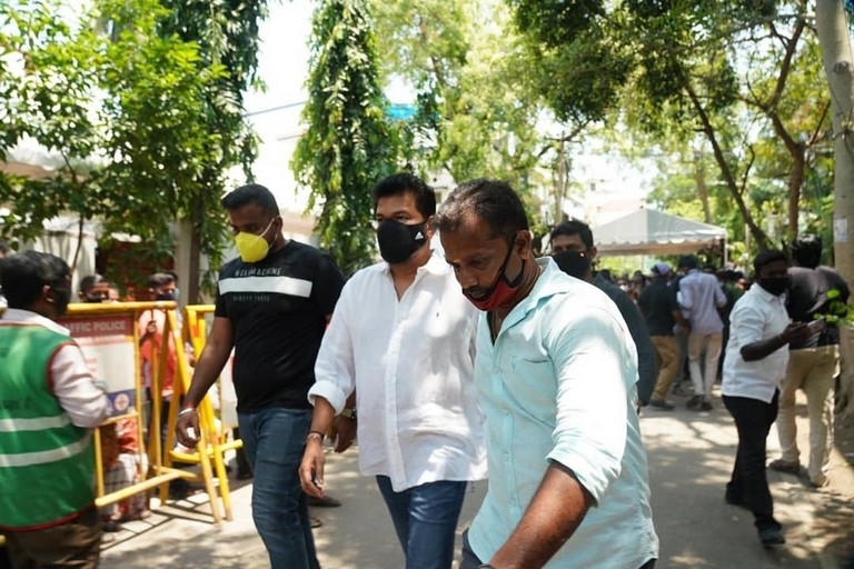 Celebs Condolences to Actor Vivek - 10 / 34 photos