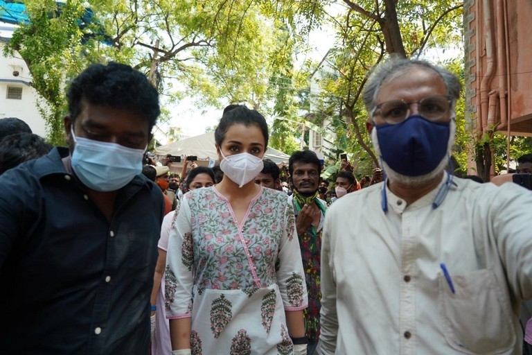 Celebs Condolences to Actor Vivek - 17 / 34 photos