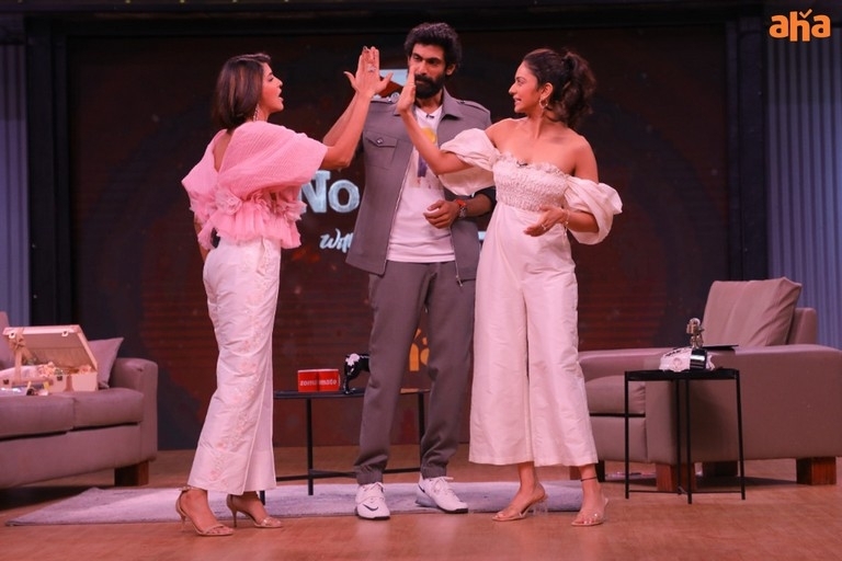 Manchu Lakshmi and Rakul at N0 1 Yaari Show - 1 / 4 photos