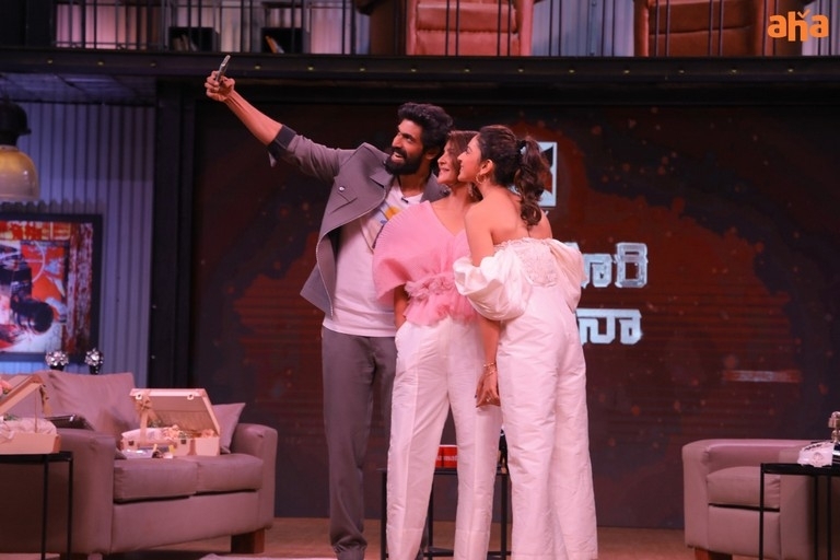 Manchu Lakshmi and Rakul at N0 1 Yaari Show - 2 / 4 photos