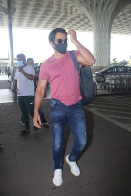 Sonu Sood Spotted At Airport - 4 of 13
