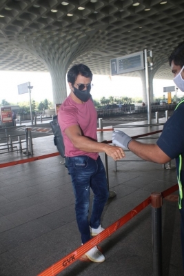 Sonu Sood Spotted At Airport - 6 of 13