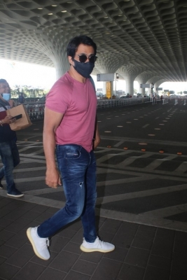 Sonu Sood Spotted At Airport - 7 of 13