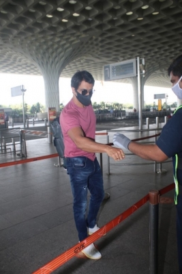 Sonu Sood Spotted At Airport - 8 of 13