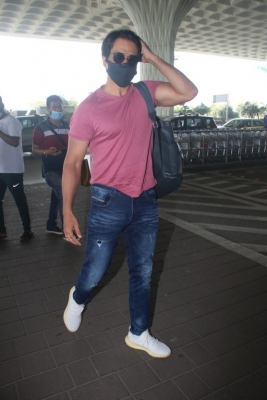 Sonu Sood Spotted At Airport - 12 of 13