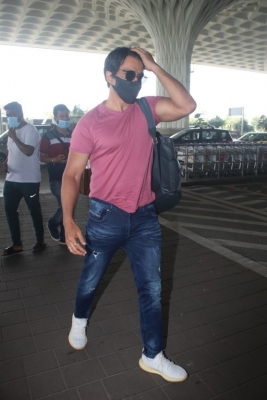 Sonu Sood Spotted At Airport - 13 of 13