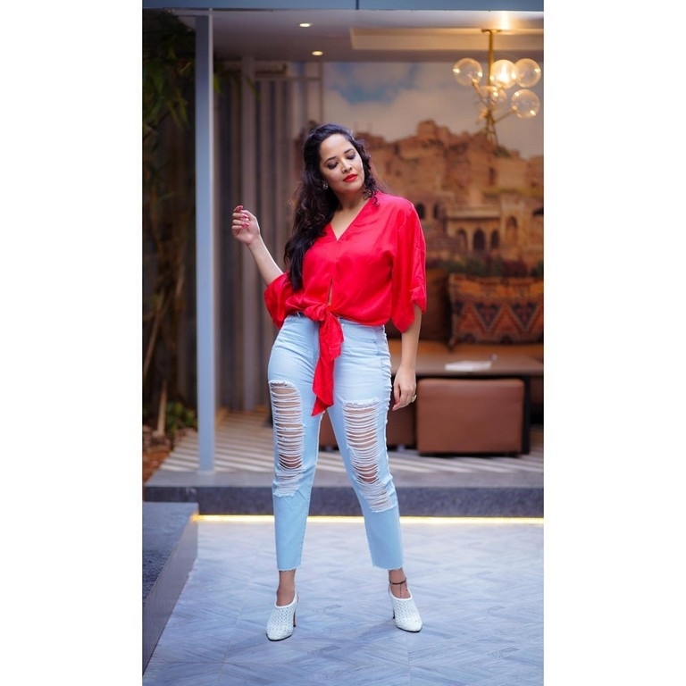 Anasuya Bharadwaj Photos - 1 / 6 photos