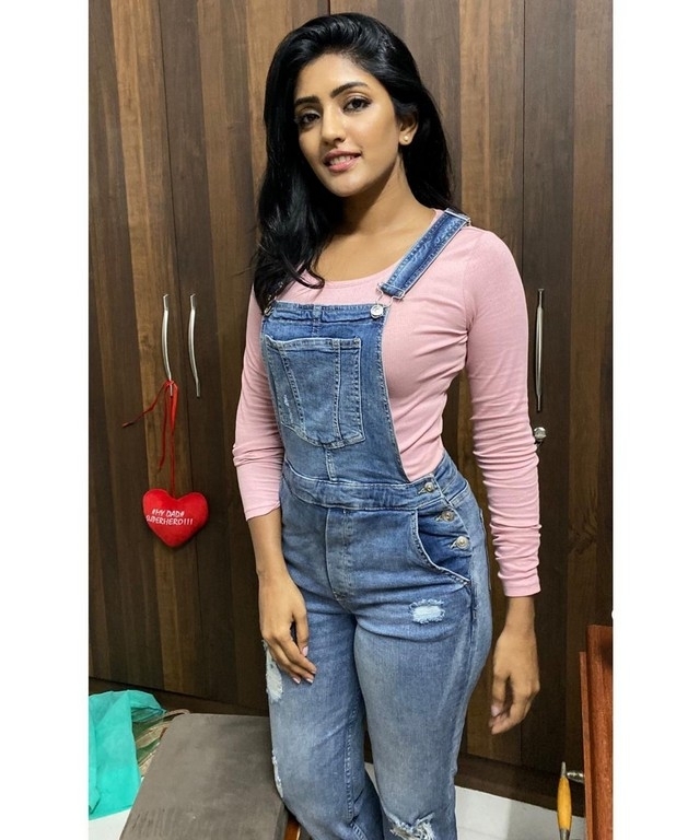 Eesha Rebba Pics - 1 / 4 photos