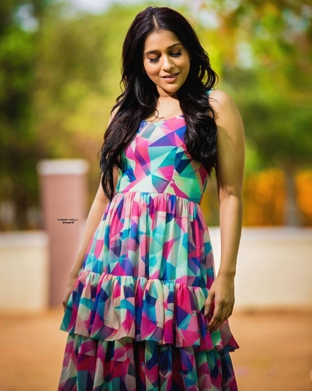 Rashmi Gautam Photos - 2 / 4 photos