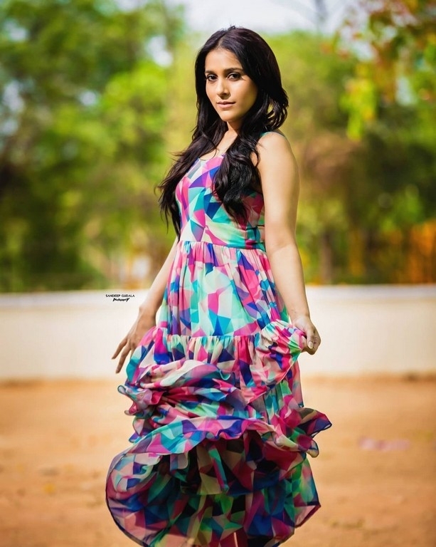 Rashmi Gautam Photos - 3 / 4 photos