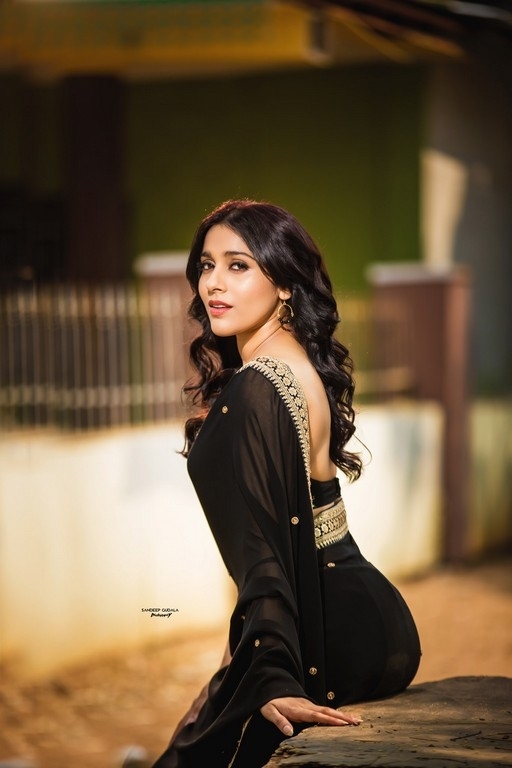 Rashmi Gautam Photos - 4 / 5 photos