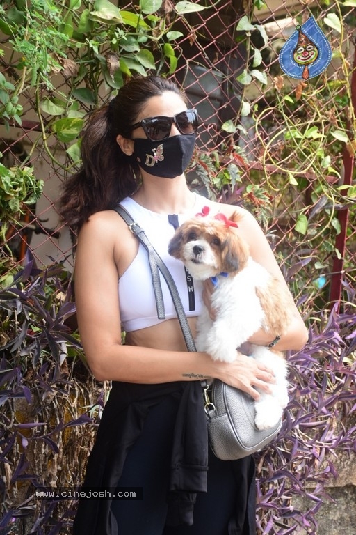 Daisy Shah Spotted At Pet Clinic  - 4 / 17 photos