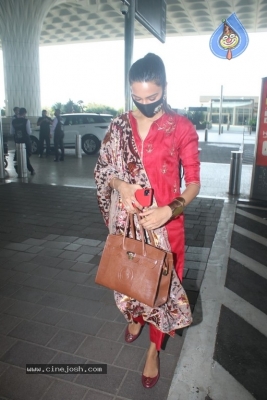 Erica Fernandes Spotted At Airport - 1 of 15