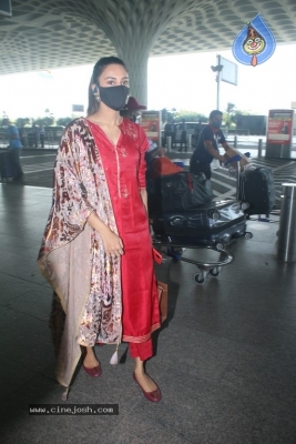 Erica Fernandes Spotted At Airport - 4 of 15