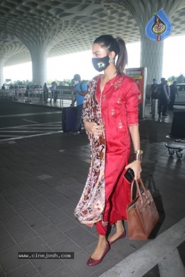 Erica Fernandes Spotted At Airport - 6 of 15