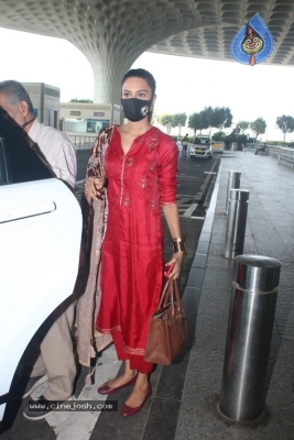 Erica Fernandes Spotted At Airport - 10 of 15