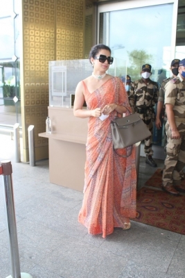 Kangana Ranaut Spotted at Airport - 2 of 5